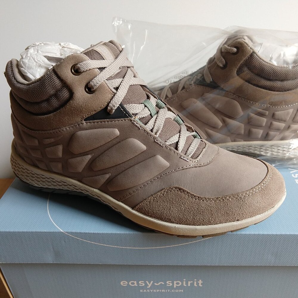 Easy Spirit Plank Hiking Boot 9M runs small NEW